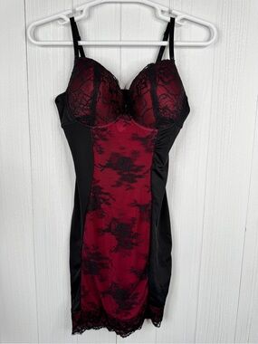 Marylin Monroe Intimates Lace-Trim Burgundy & Black Chemise with Built-In Cups